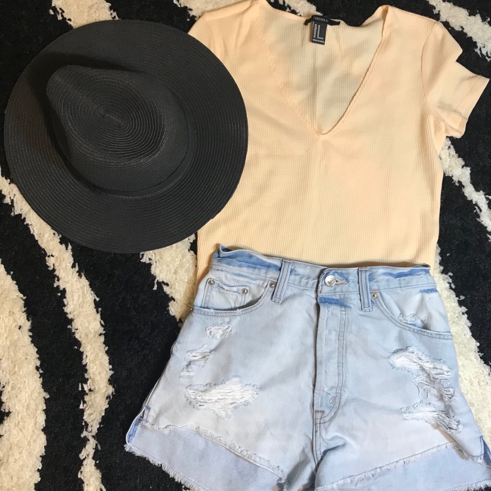 Light Yellow T-shirt #forever21 #effortlesschic